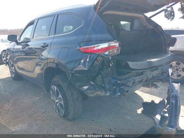 Toyota Highlander Xle 2021 5TDGZRBH2MS533031 Image 3