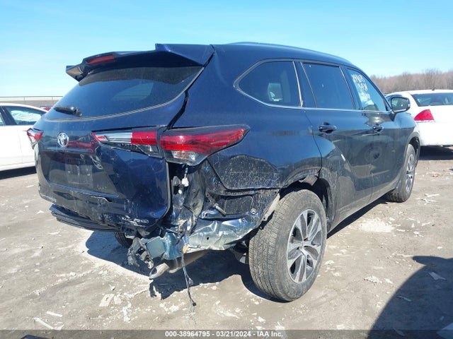 Toyota Highlander Xle 2021 5TDGZRBH2MS533031 Image 4