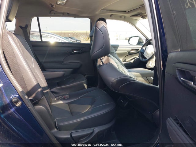 Toyota Highlander Xle 2021 5TDGZRBH2MS533031 Image 8