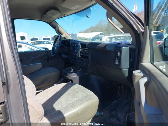 Chevrolet Express 3500 Work Van 2017 1GCZGGFG0H1102808 Image 5
