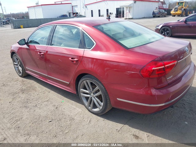 1VWAT7A32GC064396 Volkswagen Passat 1.8t R-line