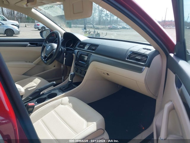 1VWAT7A32GC064396 Volkswagen Passat 1.8t R-line
