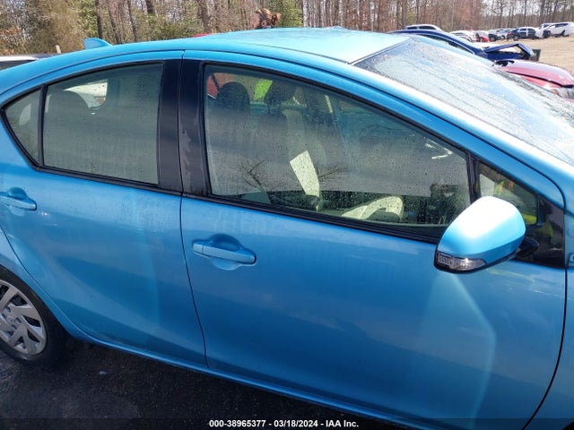 Toyota Prius C Two 2015 JTDKDTB37F1110052 Image 14