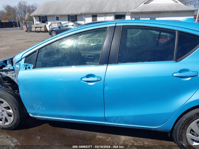 Toyota Prius C Two 2015 JTDKDTB37F1110052 Image 15
