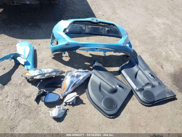 Toyota Prius C Two 2015 JTDKDTB37F1110052 Image 12