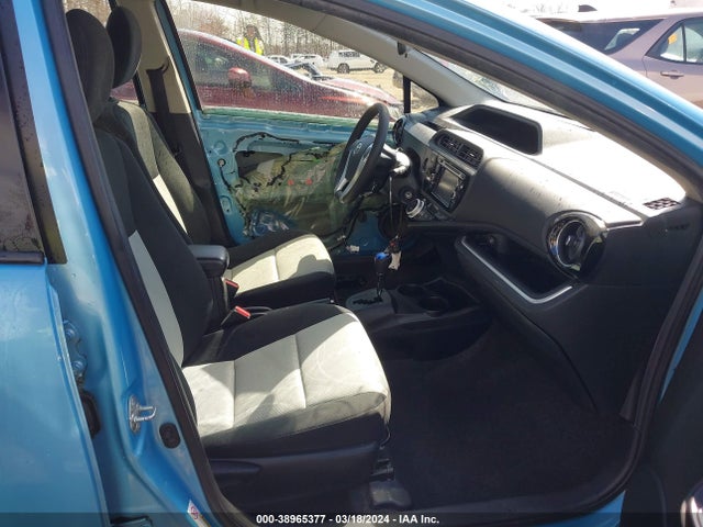 Toyota Prius C Two 2015 JTDKDTB37F1110052 Image 5