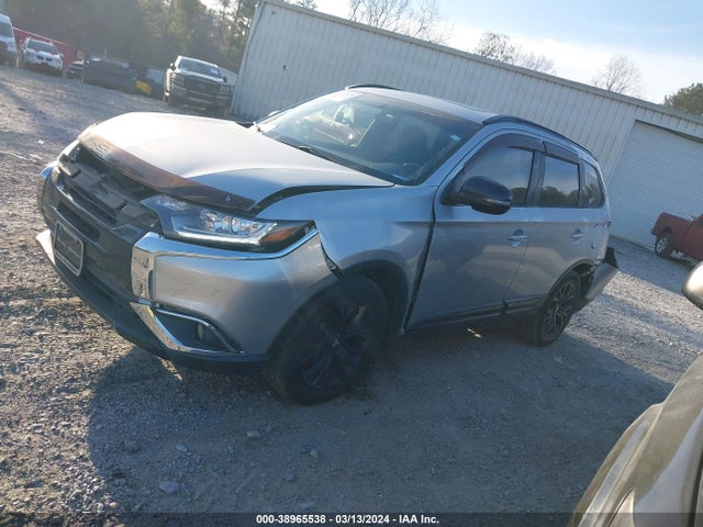 Mitsubishi Outlander Le 2018 JA4AD3A38JZ018742 Image 2