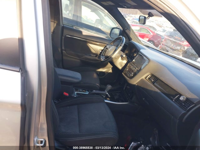 Mitsubishi Outlander Le 2018 JA4AD3A38JZ018742 Image 5