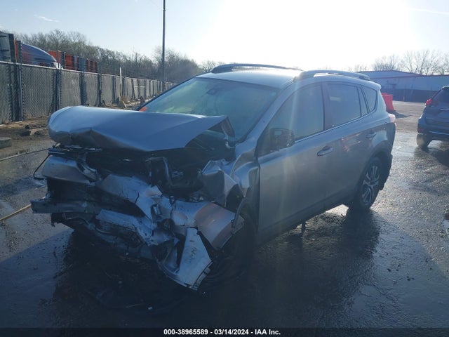 Toyota RAV4 LE 2018 JTMBFREV9JJ200029 Image 2