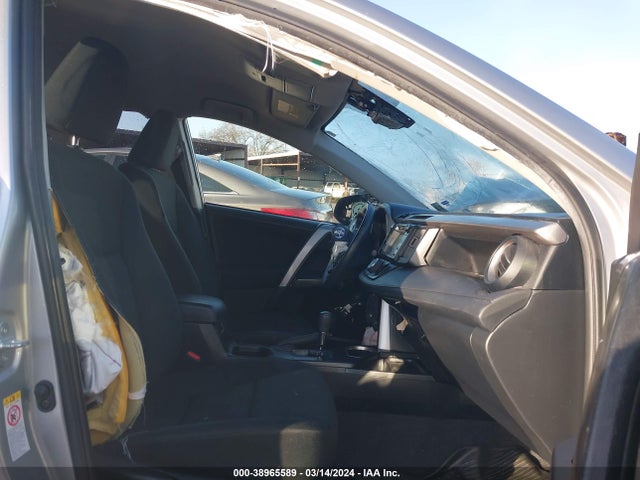 Toyota RAV4 LE 2018 JTMBFREV9JJ200029 Image 5