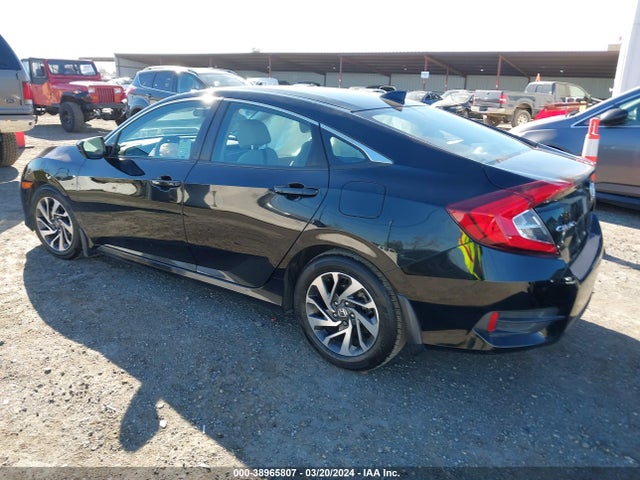 Honda CIVIC EX 2018 2HGFC2F72JH555774 Image 3