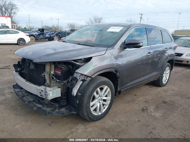 Toyota Highlander Le V6 2015 5TDBKRFH8FS177115 Image 2