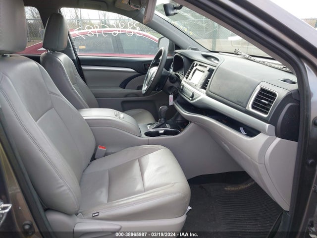 Toyota Highlander Le V6 2015 5TDBKRFH8FS177115 Image 5