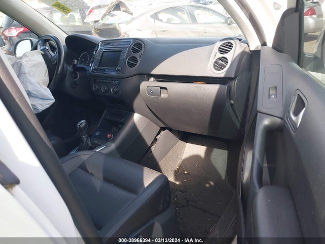 WVGAV7AX0HK001011 Volkswagen Tiguan 2.0t S