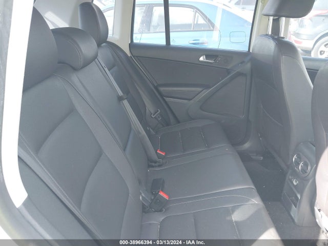 WVGAV7AX0HK001011 Volkswagen Tiguan 2.0t S