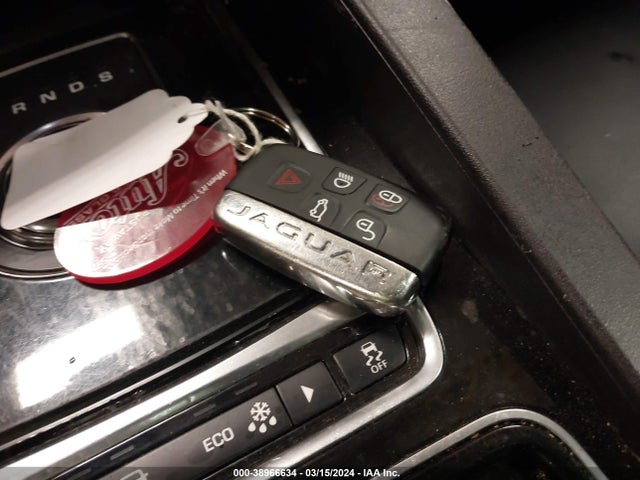 2018 JAGUAR F-PACE SADCJ2GX7JA235858 Photo 10