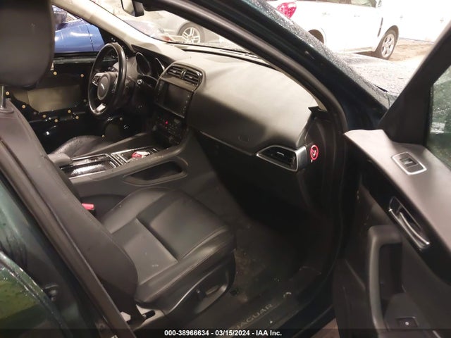 2018 JAGUAR F-PACE SADCJ2GX7JA235858 Photo 4