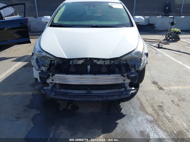 Toyota Prius Two Eco 2017 JTDKARFU0H3043042 Image 12