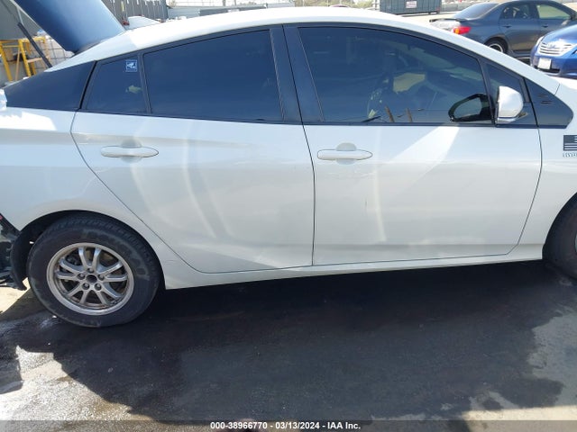 Toyota Prius Two Eco 2017 JTDKARFU0H3043042 Image 13