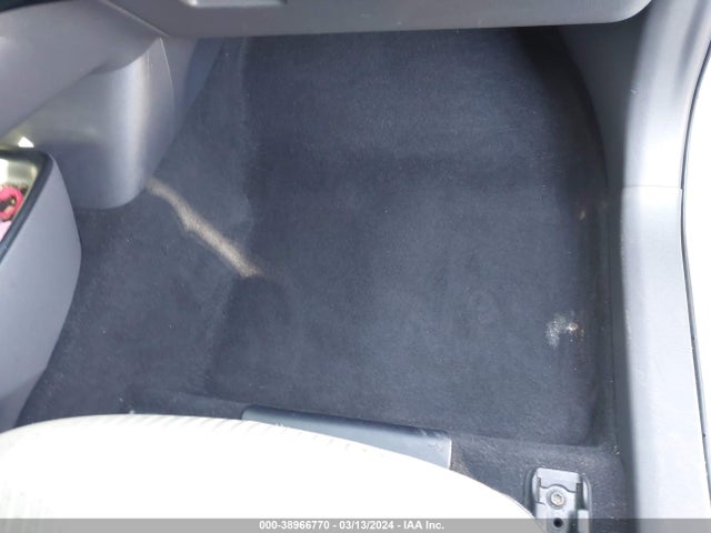 Toyota Prius Two Eco 2017 JTDKARFU0H3043042 Image 8
