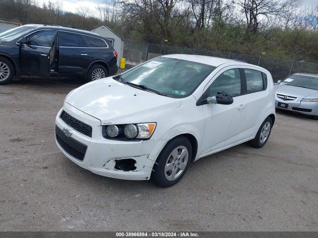 Chevrolet Sonic Ls Auto 2015 1G1JA6SG2F4185273 Image 2