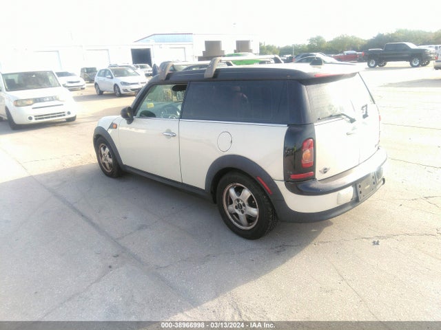 2010 MINI COOPER CLUBMAN WMWML3C56ATX38626 Photo 2