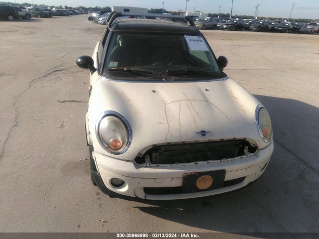 2010 MINI COOPER CLUBMAN WMWML3C56ATX38626 Photo 5