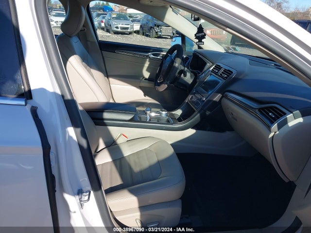 3FA6P0HD1JR144094 Ford FUSION SE