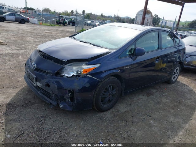 Toyota Prius Two 2015 JTDKN3DU5F0452012 Image 2