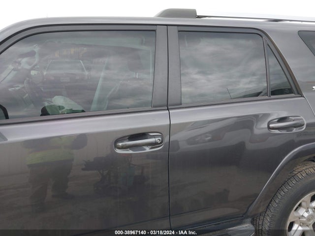 Toyota 4RUNNER SR5 2022 JTEEU5JR0N5262319 Image 14