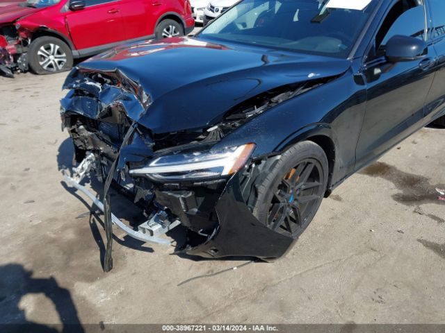 7JRL12TZ2NG173874 Volvo S60 B5 Momentum