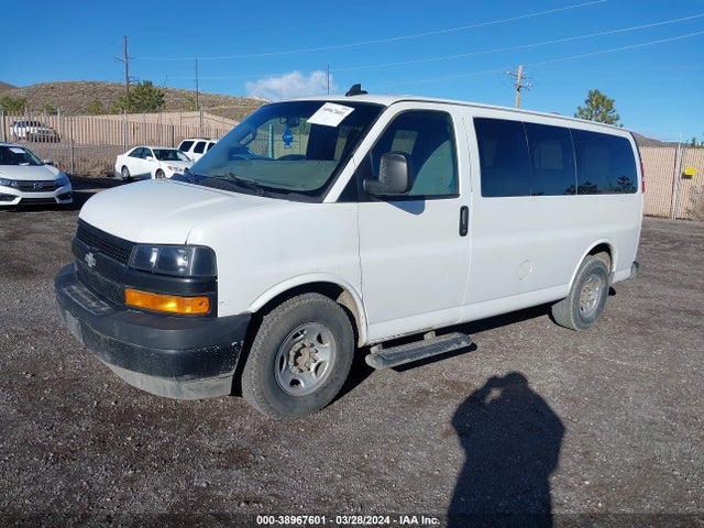 Chevrolet Express 2500 Ls 2018 1GAWGEFG0J1290493 Image 2