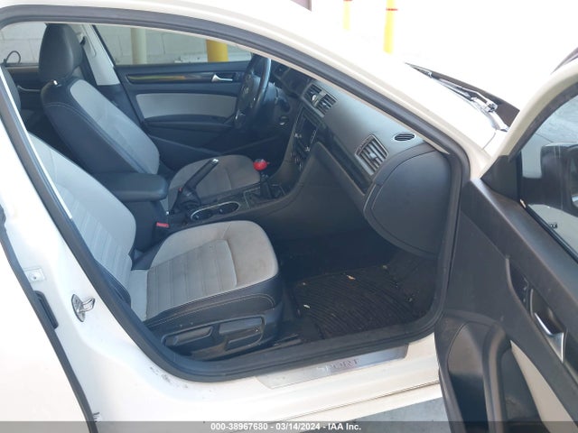1VWBT7A33FC036657 Volkswagen Passat 1.8t Sport