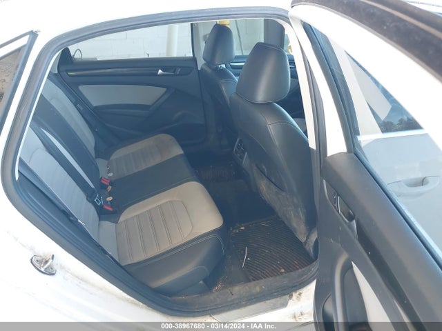 1VWBT7A33FC036657 Volkswagen Passat 1.8t Sport