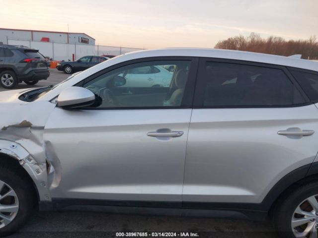 KM8J23A4XKU902017 Hyundai TUCSON SE