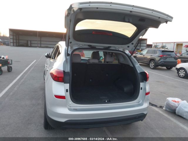 KM8J23A4XKU902017 Hyundai TUCSON SE