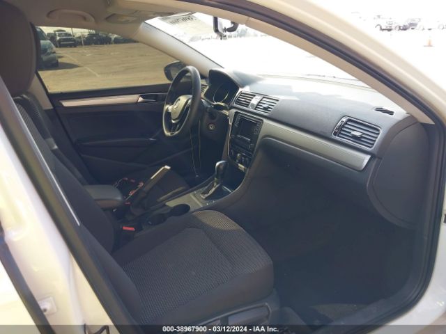 1VWAT7A33GC059790 Volkswagen Passat 1.8t S