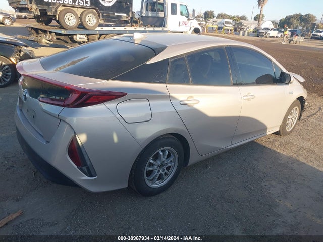 Toyota Prius Prime Premium 2017 JTDKARFP6H3052824 Image 4