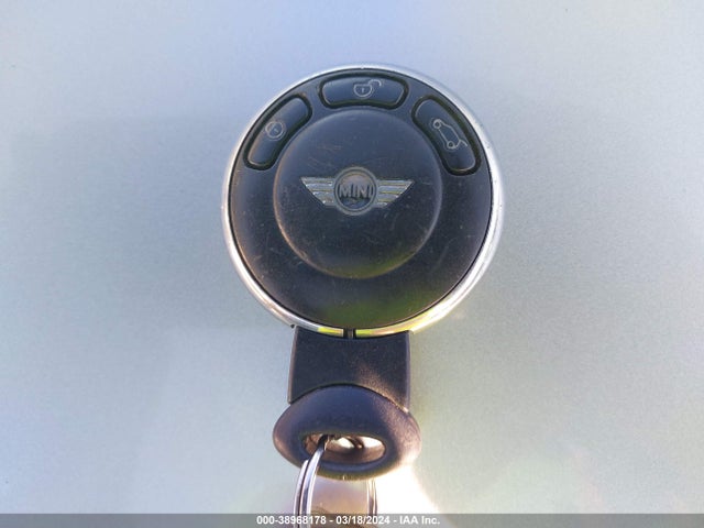 2011 MINI COOPER S WMWSV3C57BTY13739 Photo 10