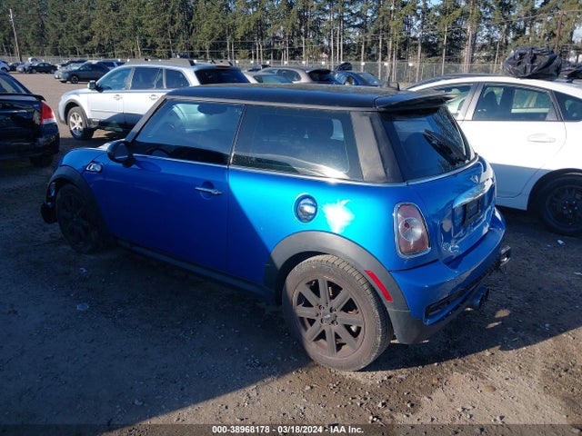 2011 MINI COOPER S WMWSV3C57BTY13739 Photo 2