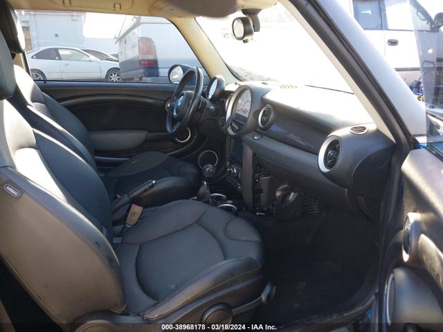 2011 MINI COOPER S WMWSV3C57BTY13739 Photo 4