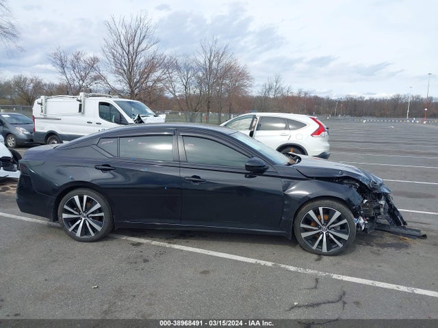 38968491 :رقم المزاد ، 1N4BL4CV8NN337384 vin ، 2022 Nissan Altima Sr Fwd مزاد بيع
