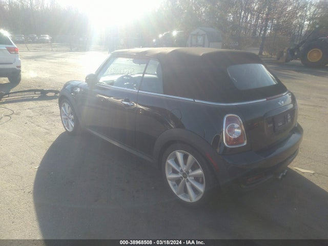 2015 MINI CONVERTIBLE WMWZP3C57F2A91499 Photo 2