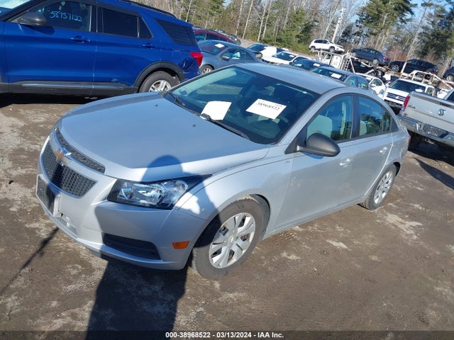 Chevrolet Cruze Ls Auto 2014 1G1PA5SGXE7252123 Image 2