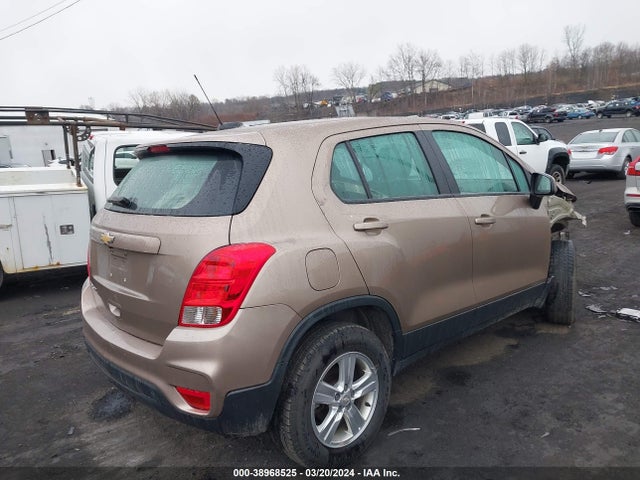 Chevrolet TRAX LS 2018 3GNCJNSB1JL300101 Image 4