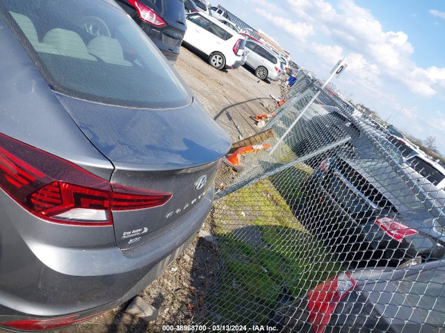 Hyundai ELANTRA SE 2019 5NPD74LFXKH459949 Image 16
