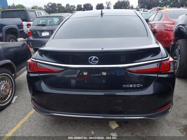 58ACA1C17MU007566 Lexus ES 300H