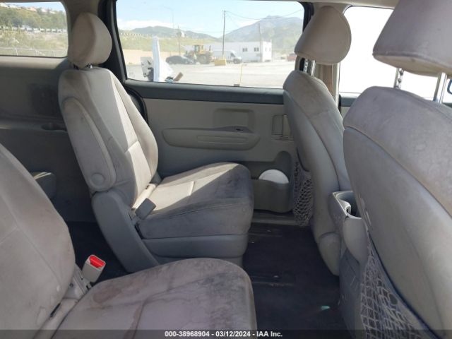 KNDMB5C11F6026674 KIA SEDONA LX