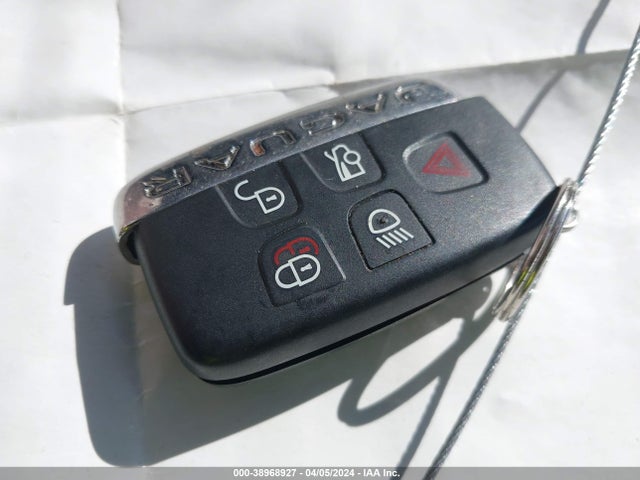 2017 JAGUAR XE SAJAD4BG3HA951648 Photo 10