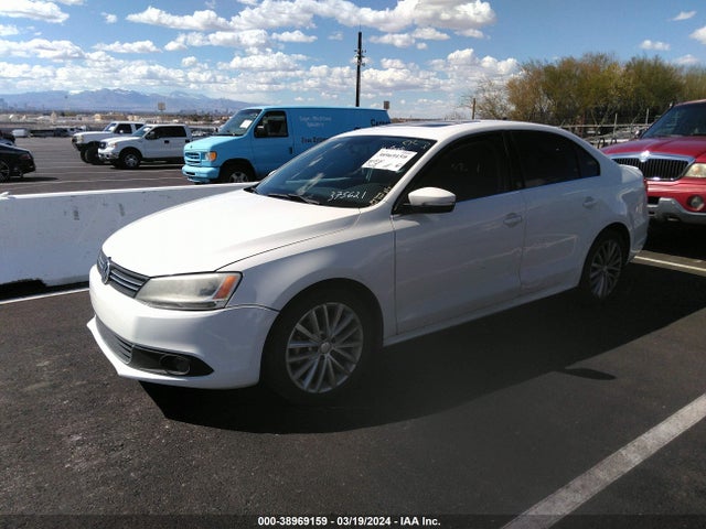 3VWL17AJ3EM375621 Volkswagen Jetta 1.8t Sel